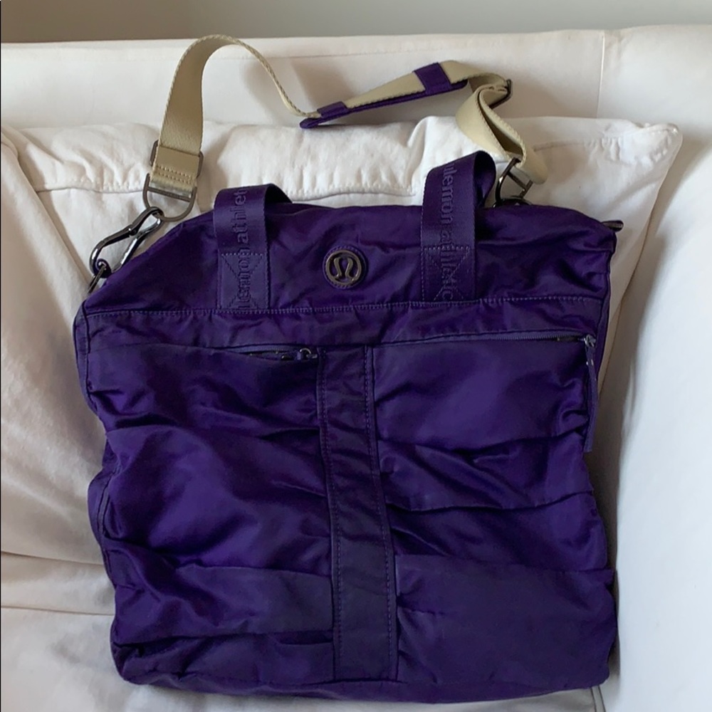 Great condition Lululemon bag!